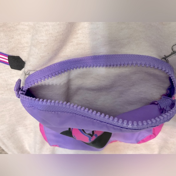 Disney Minnie Mouse hooded sweatshirt with zippered pouch. Size 8 - Picture 3 of 4